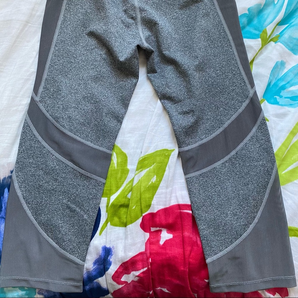SOLD GYMSHARK HIGH WAISTED SLEEK SCULPTURE CROP LEGGING - Picture 9 of 13